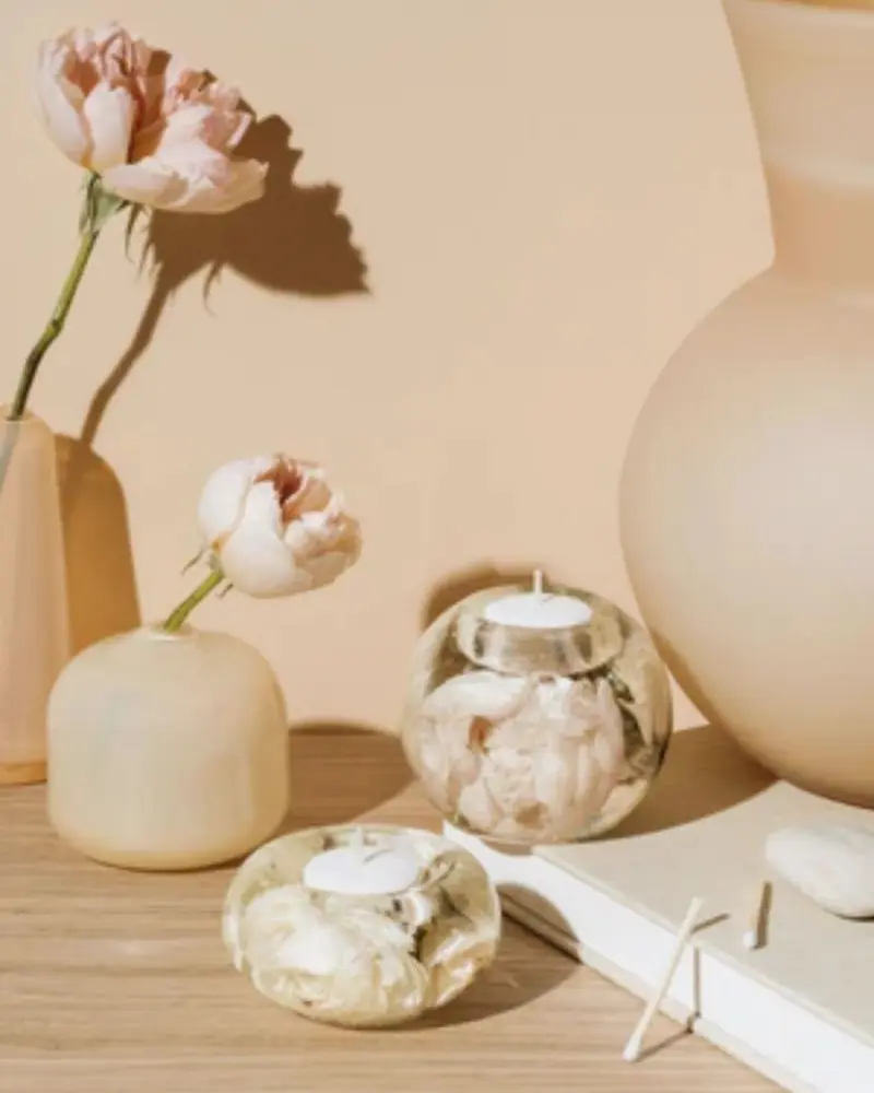 buque eternizado em formato de velas