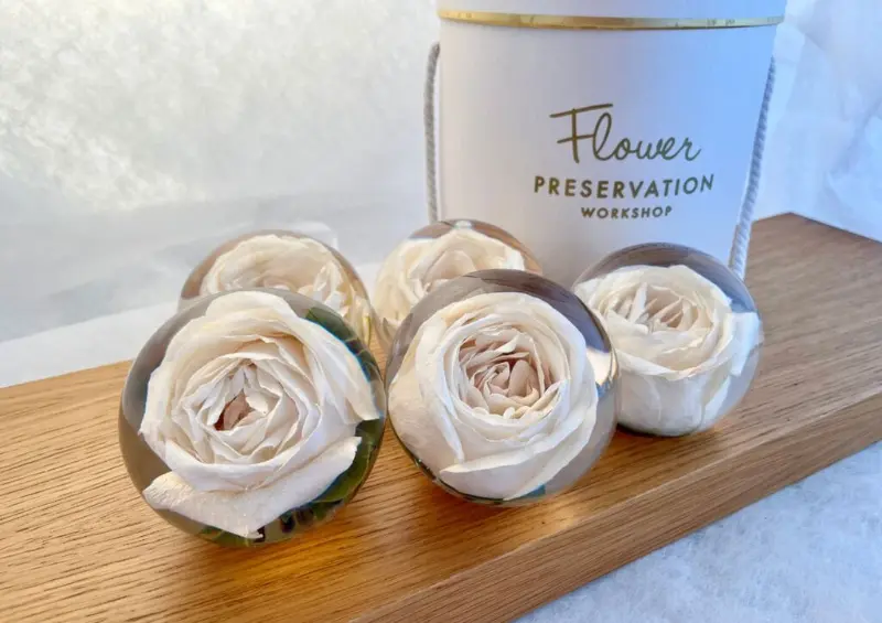 buque eternizado com porta velas