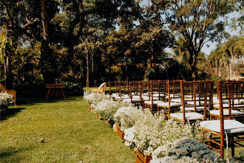 caminho dos noivos com mosquitinhos feito por Lisianthus Decor