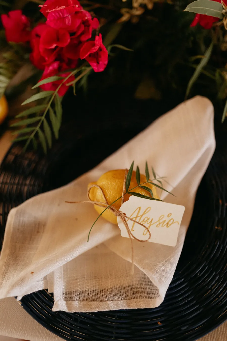 limão siciliano em cima de prato