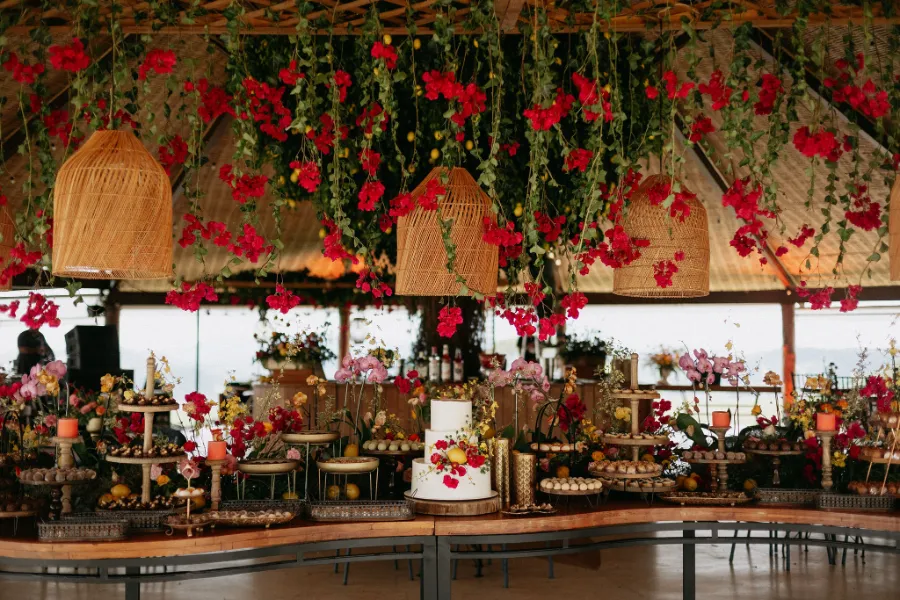 decooração de casamento diferente com bolo com limão siciliano