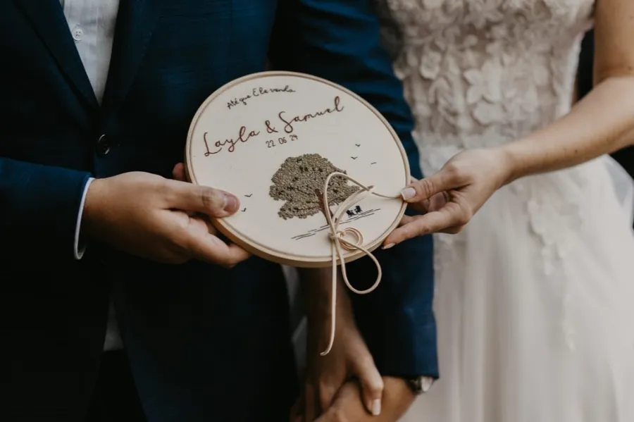 Porta alianças bordado