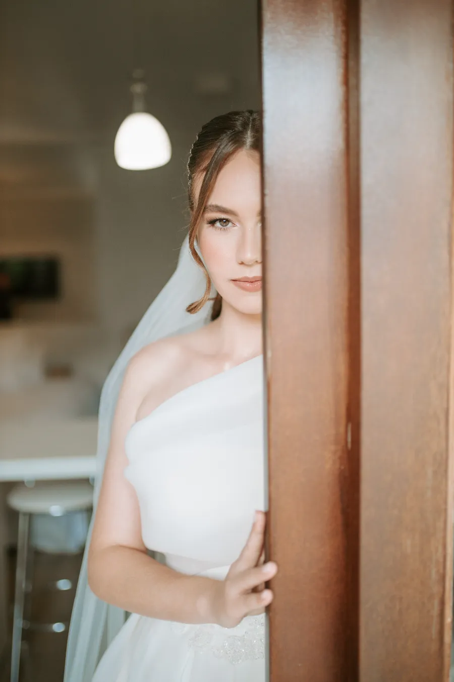 noiva atrás da porta