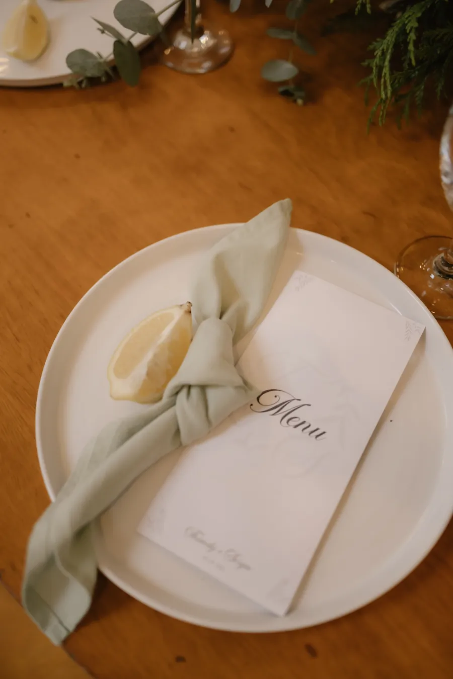 mesa posta com limão siciliano