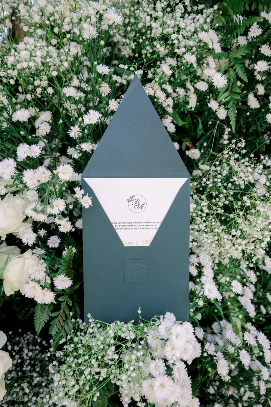 convite verde e branco para casamento elegante