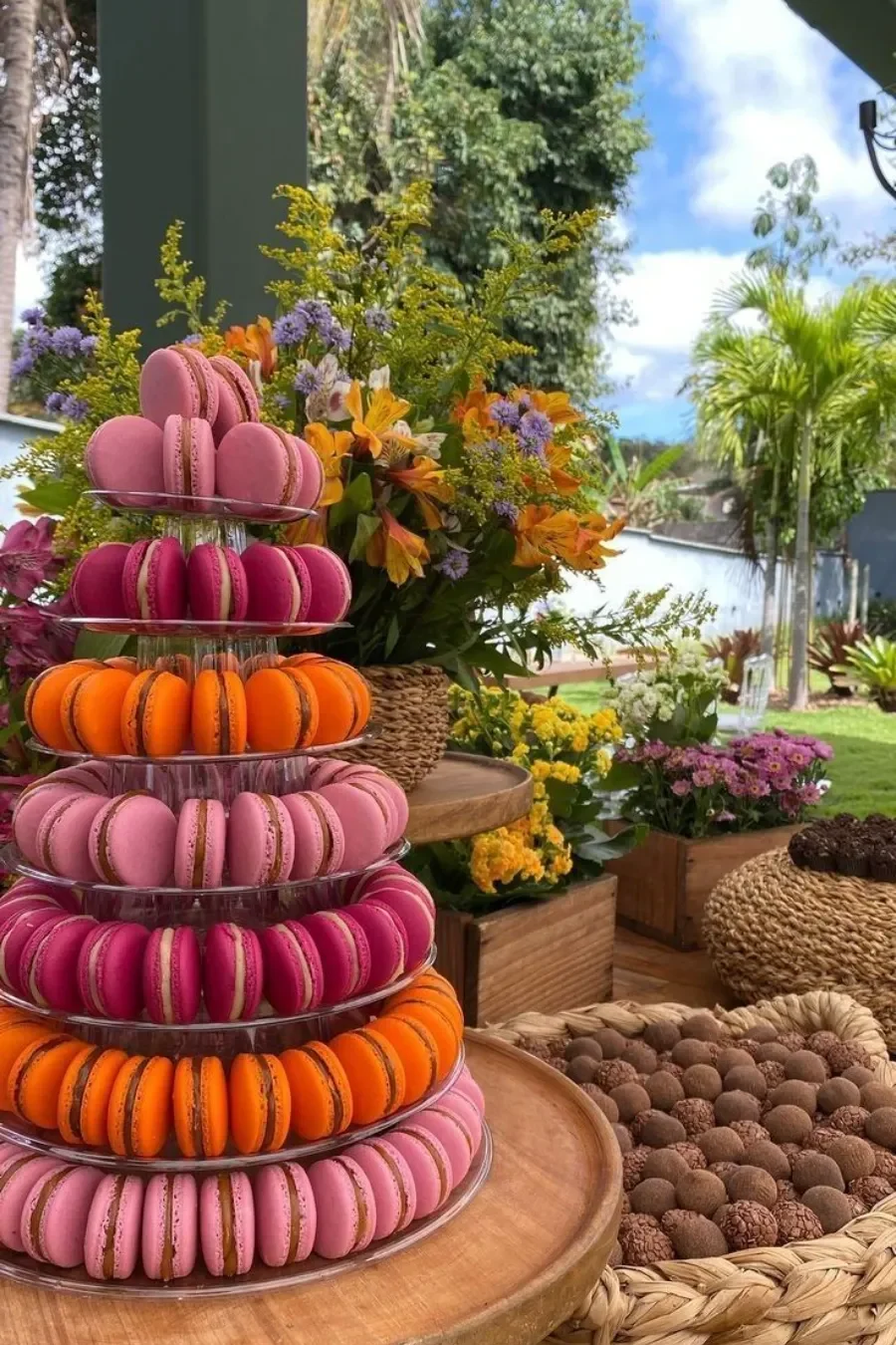 torre de macaron rosa e laranja