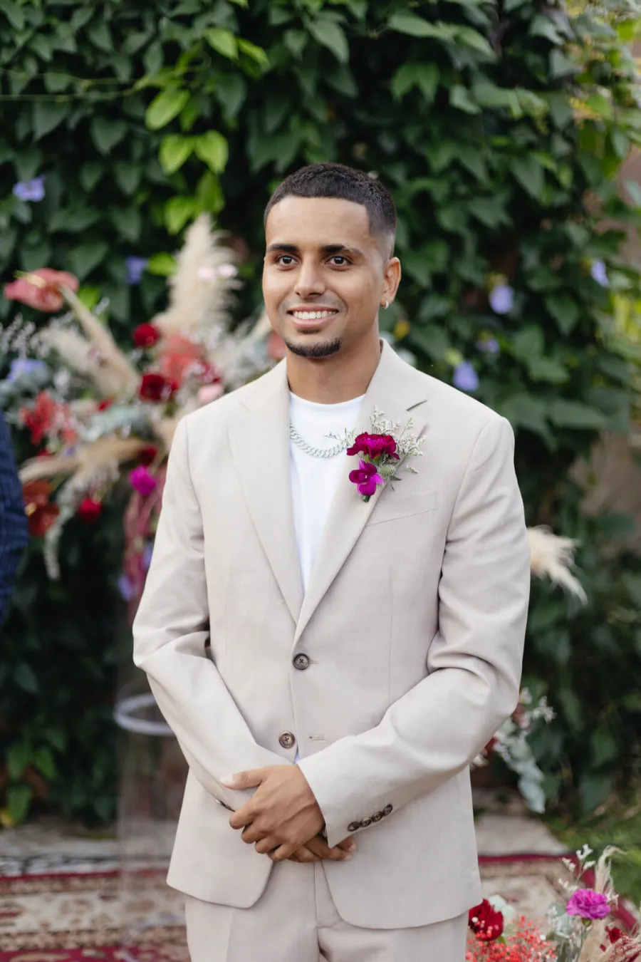 noivo com lapela rosa
