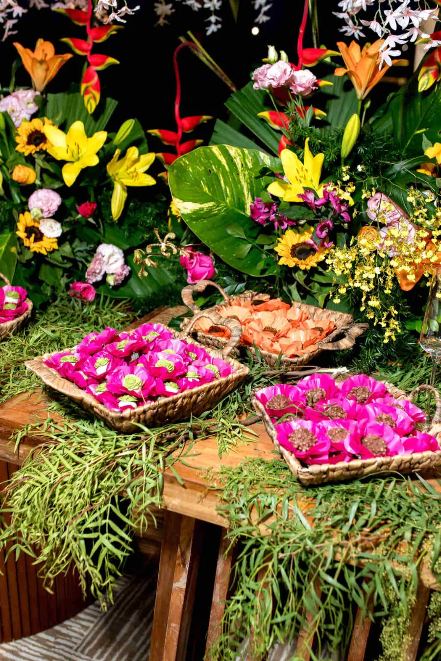 bandejas com embalahens de doces de casamento rosa pink