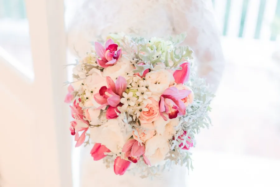 buque de noiva rosa e branco