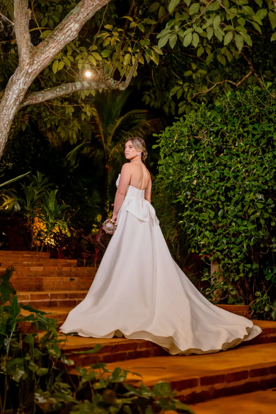 noiva com vestido minimalista