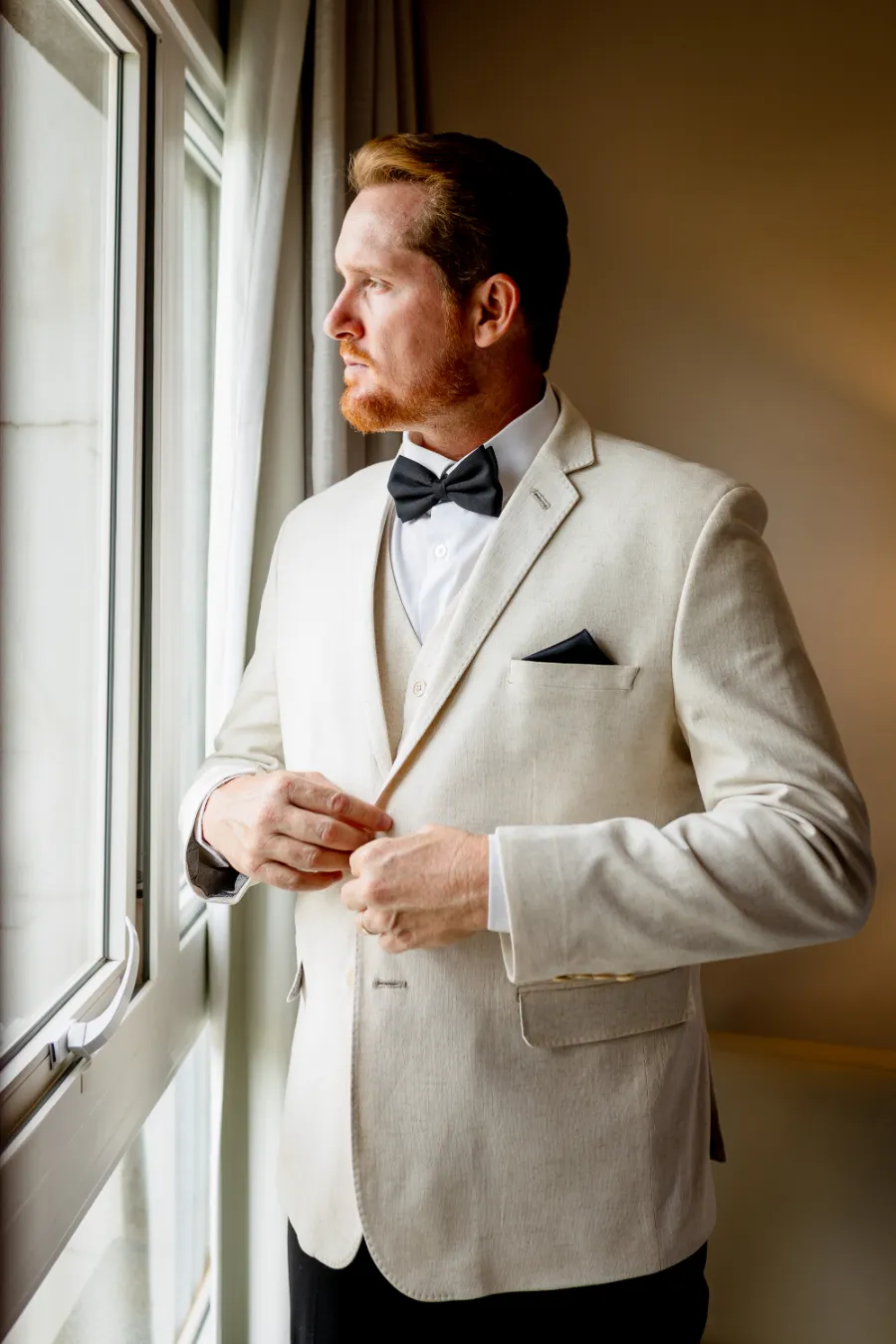 noivo de smoking branco