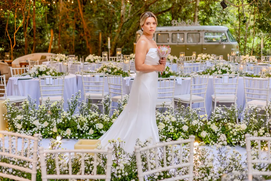 noiva no casamento simples e elegante