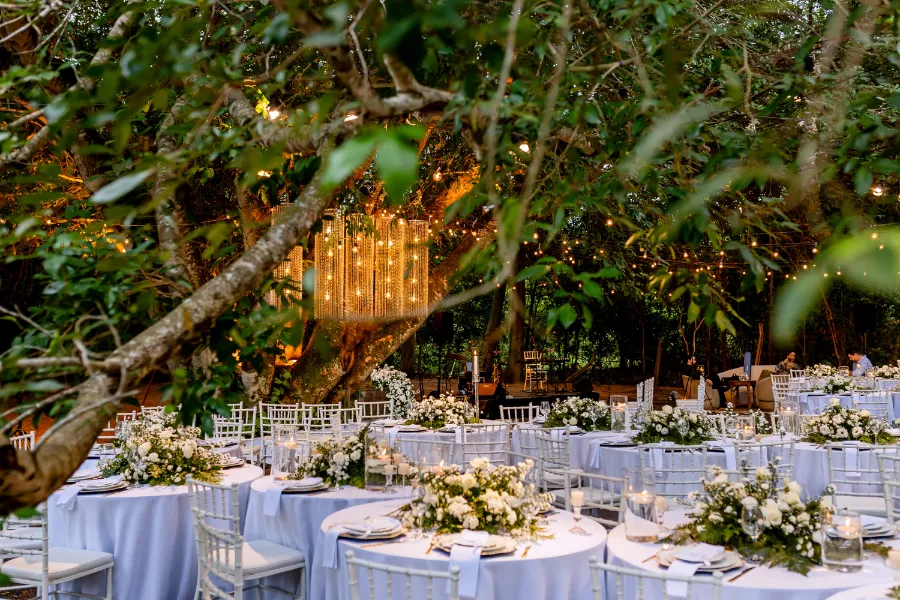 casamento com decoração simples e elegante ao ar livre