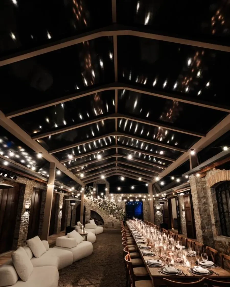 salão com decoração de casamento sofisticado