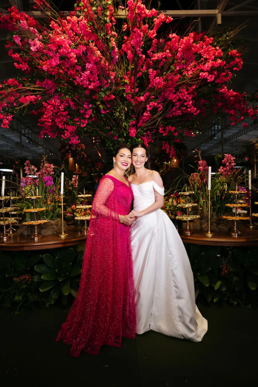 noiva e mãe da noiva com vestido rosa