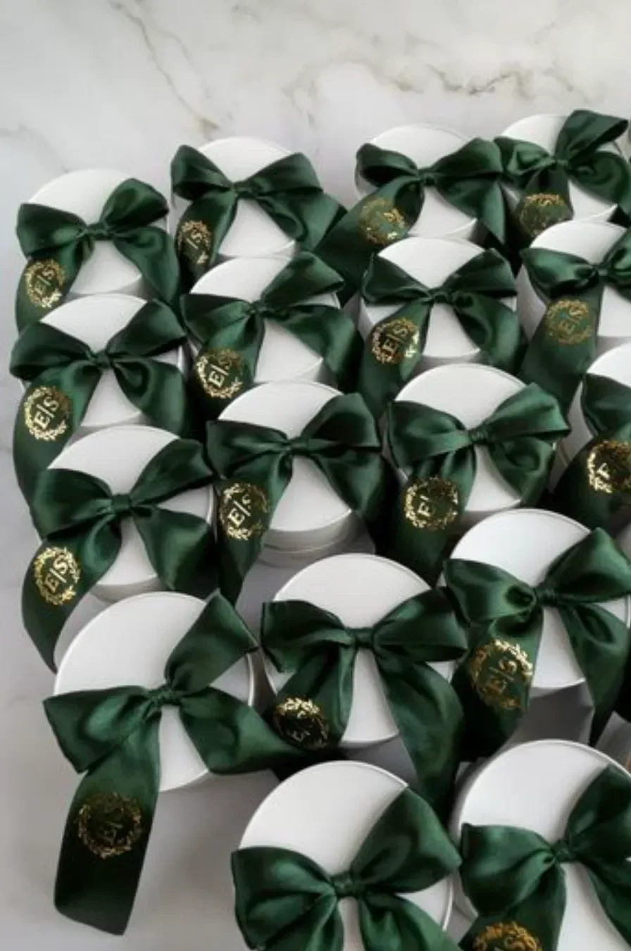 caixas de lembrancinhas com laço verde petroleo