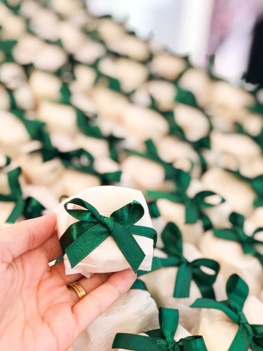 bem-casados com fita verde