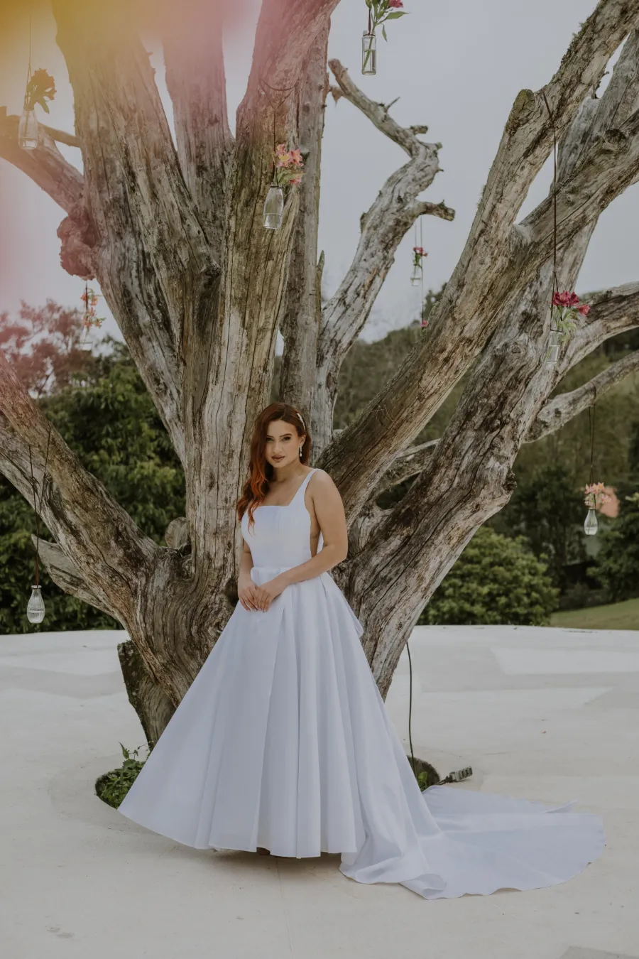 mulher com vestido de noiva