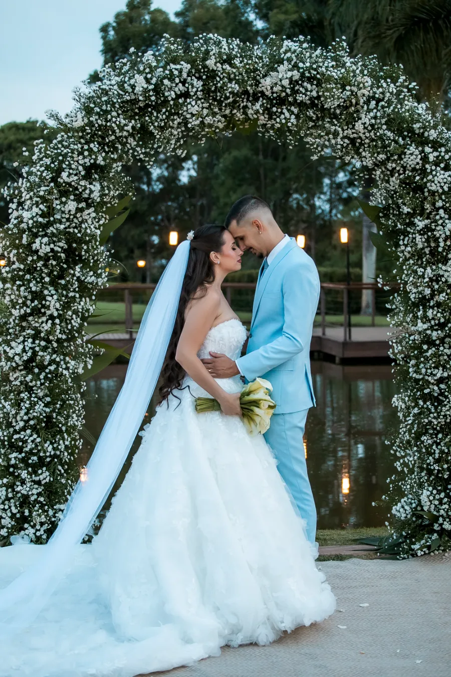 Casamento à Beira do Lago: Um Sonho no Giardino di Menis