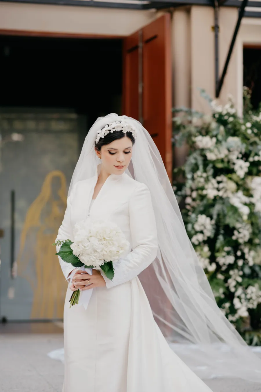 noiva com vestido de manga longa