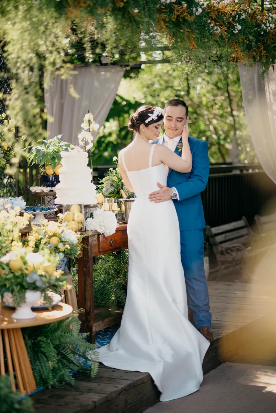 noivos na recepçãod e casamento