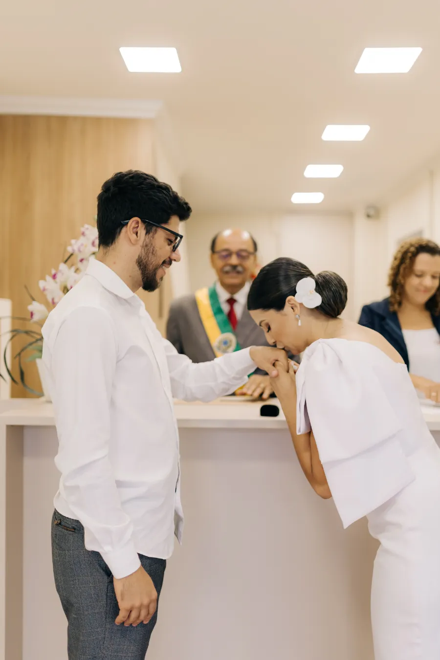 noivos no casamento civil simples