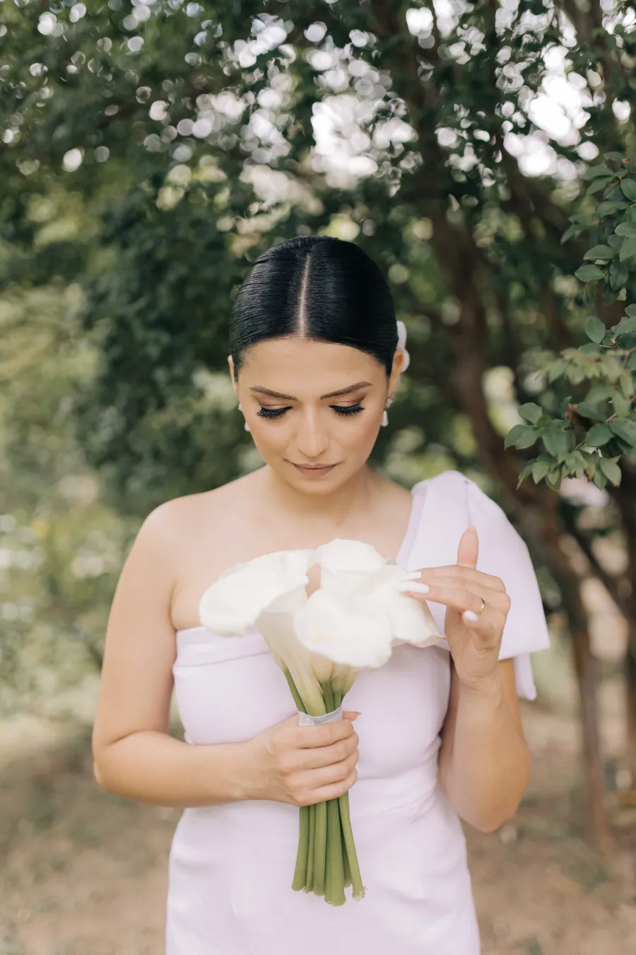 noiva com vestido para casamento civil simples