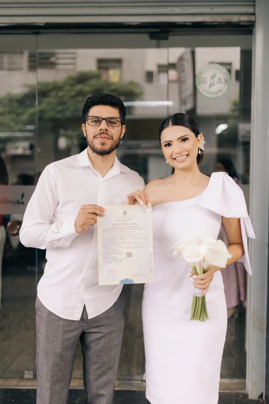 noivos no casamento civil simples