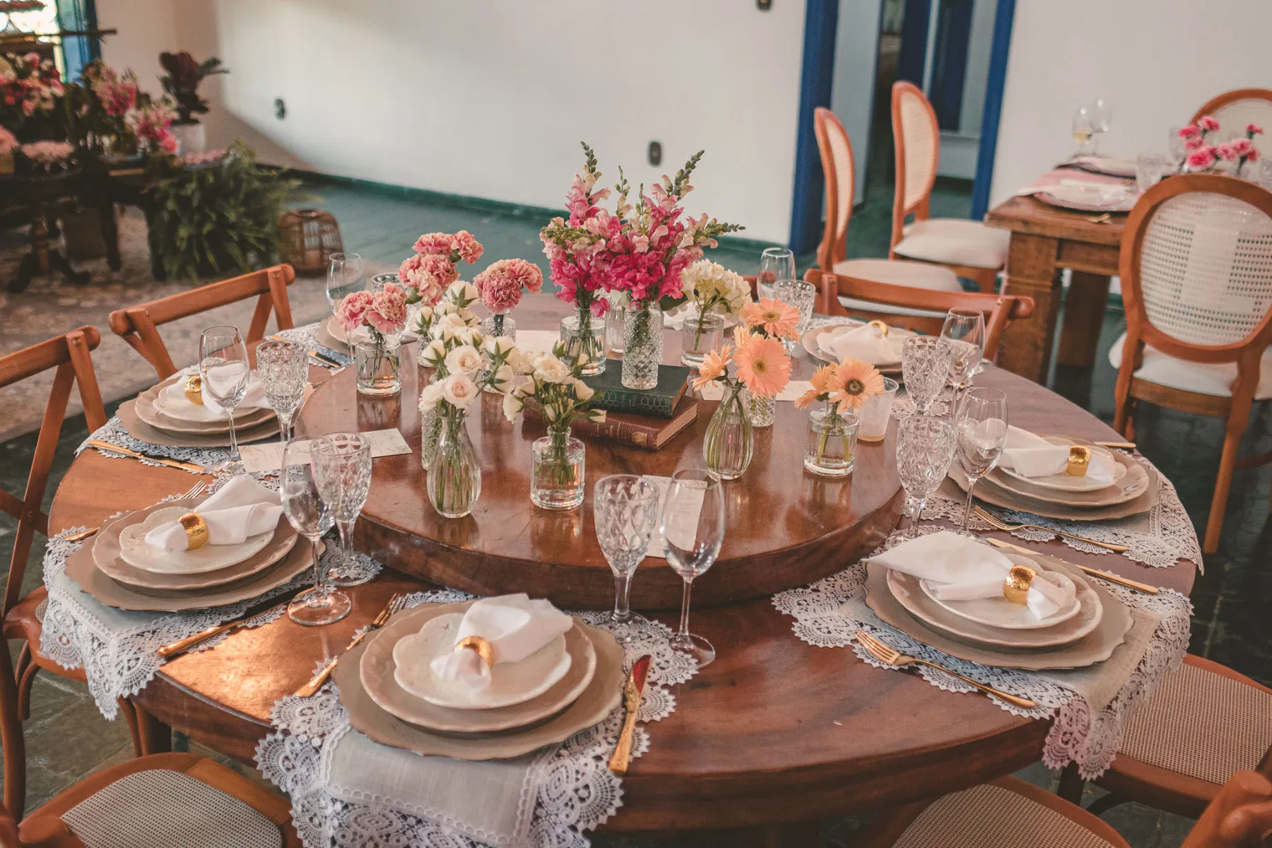 mesa posta decorado para casamento florido