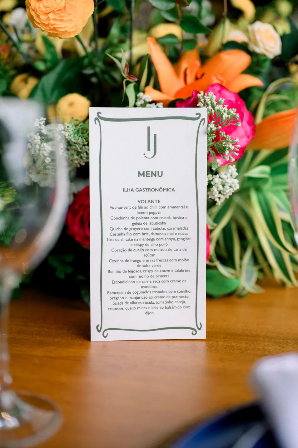 Vestido Minimalista: Como Tendência Virou Destaque em Casamento