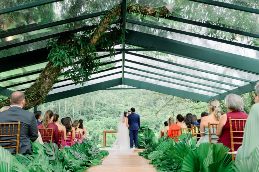 Vestido Minimalista: Como Tendência Virou Destaque em Casamento