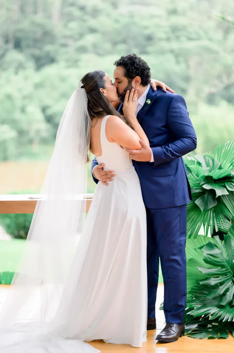 Vestido Minimalista: Como Tendência Virou Destaque em Casamento