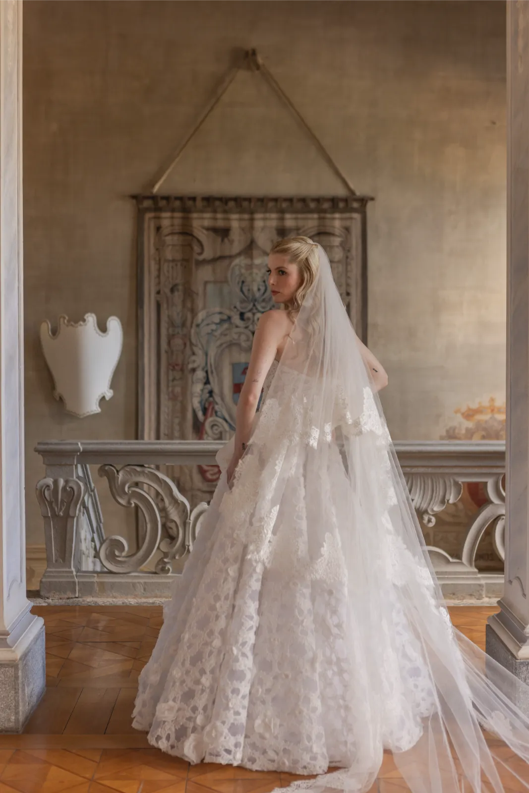 noiva de costas com véu