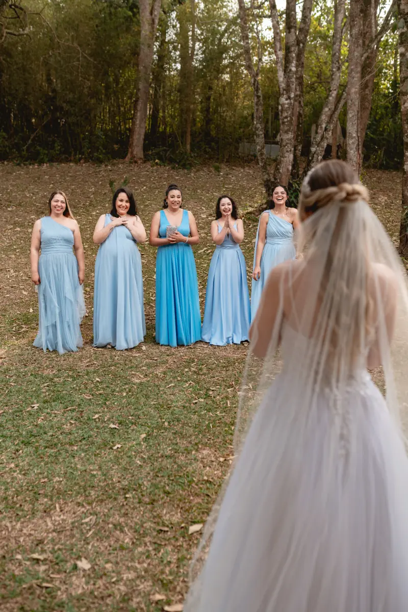 first look com madrinhas ao ar livre