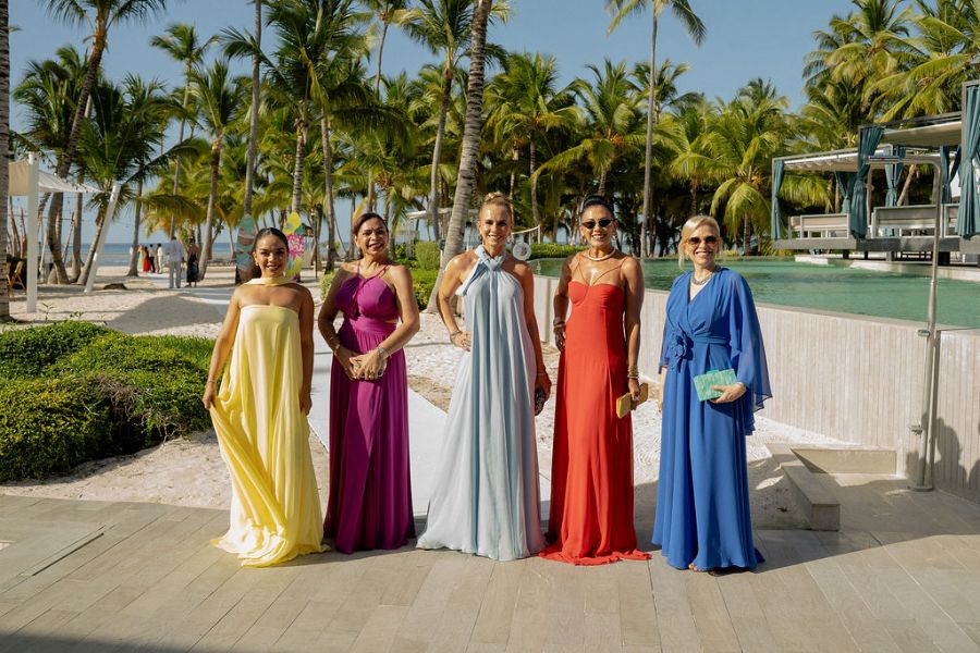 madrinhas com vestido coloridos