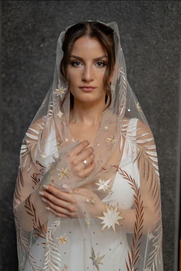 noiva com véu bordado