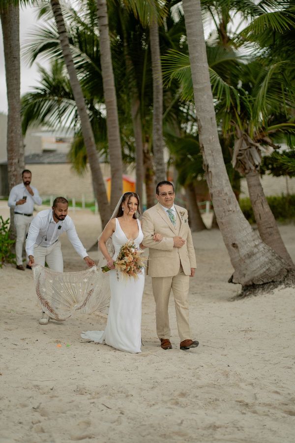 entrada da noiva com o pai