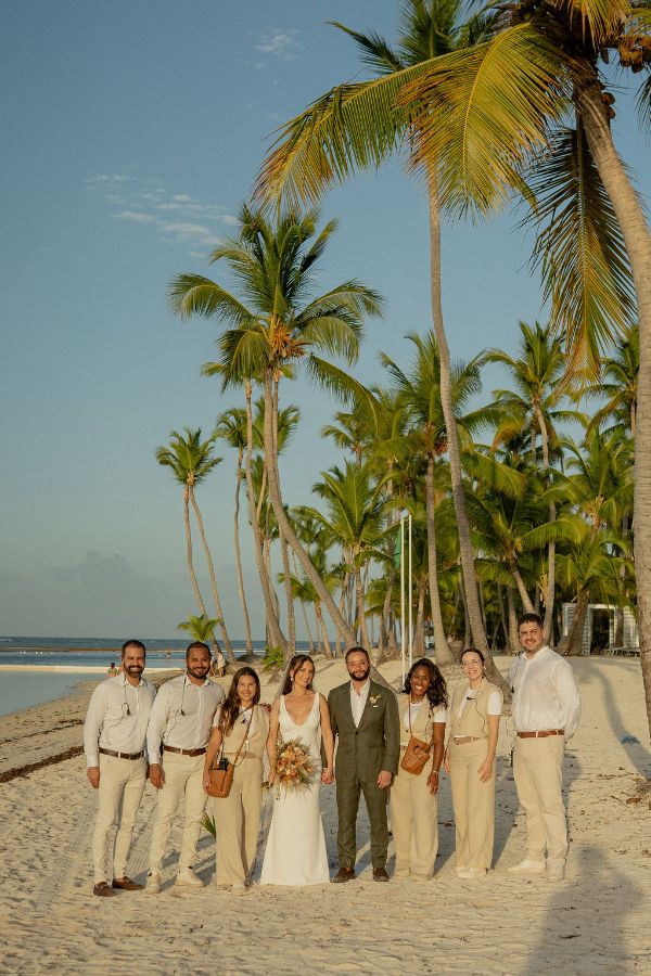 noivos ao lado da assessoria