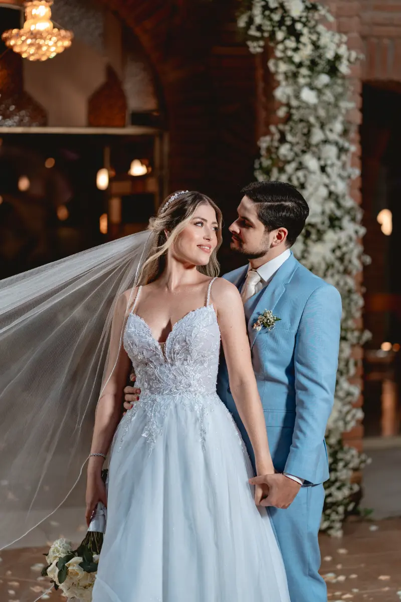 noivos se olhando para foto MDiniz