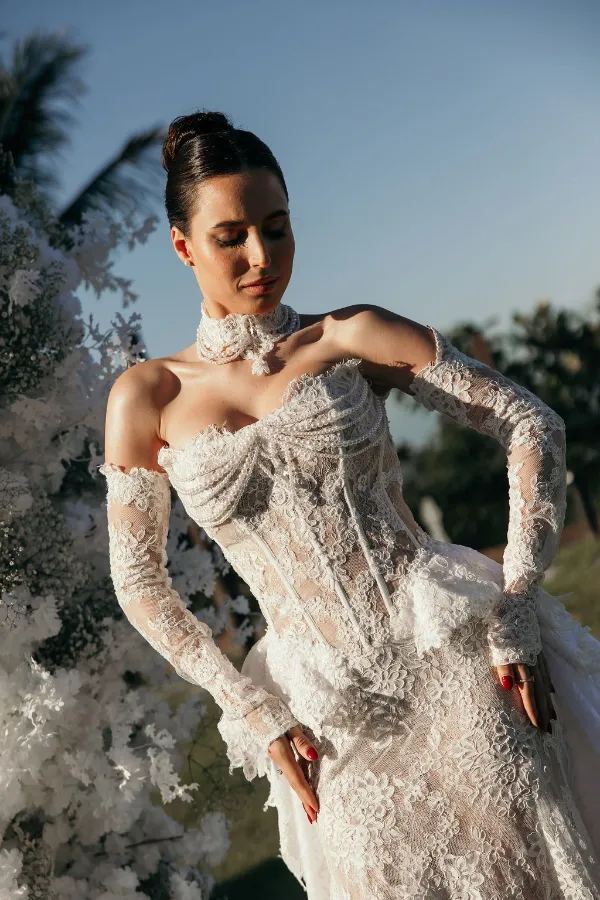 noiva com vestido com corset e transparência