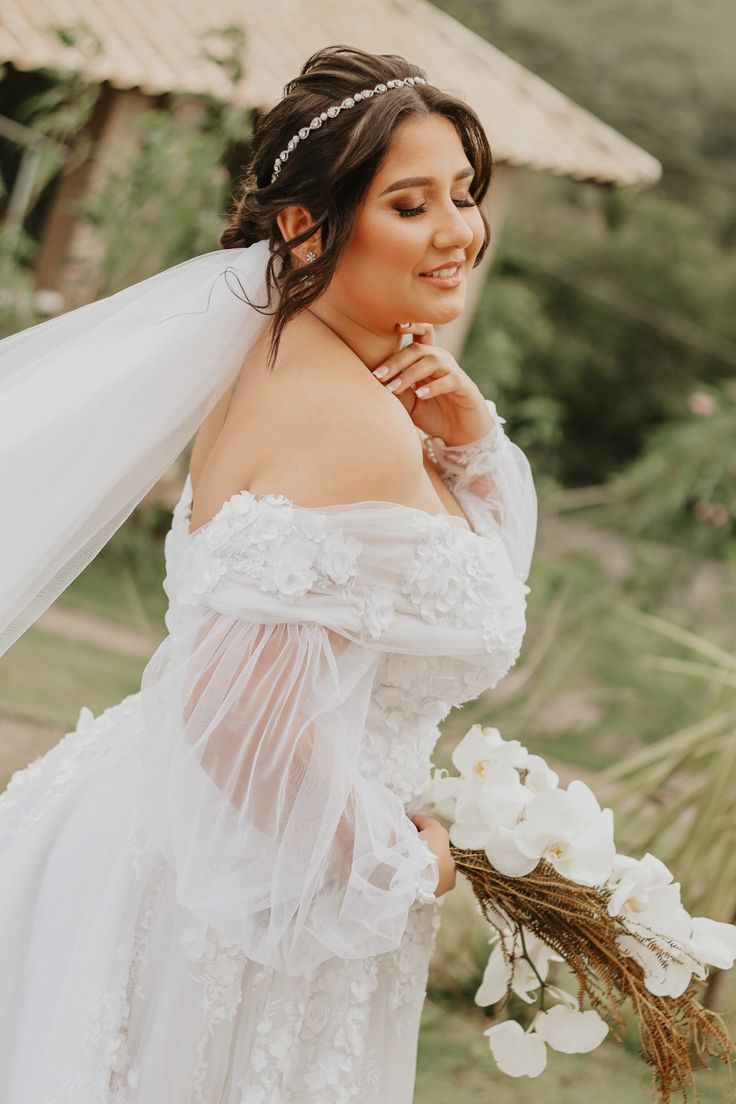 noiva com vestido com manga