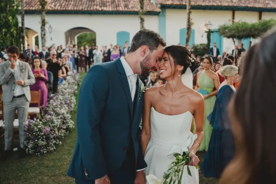 noivos sorrindo no casamento