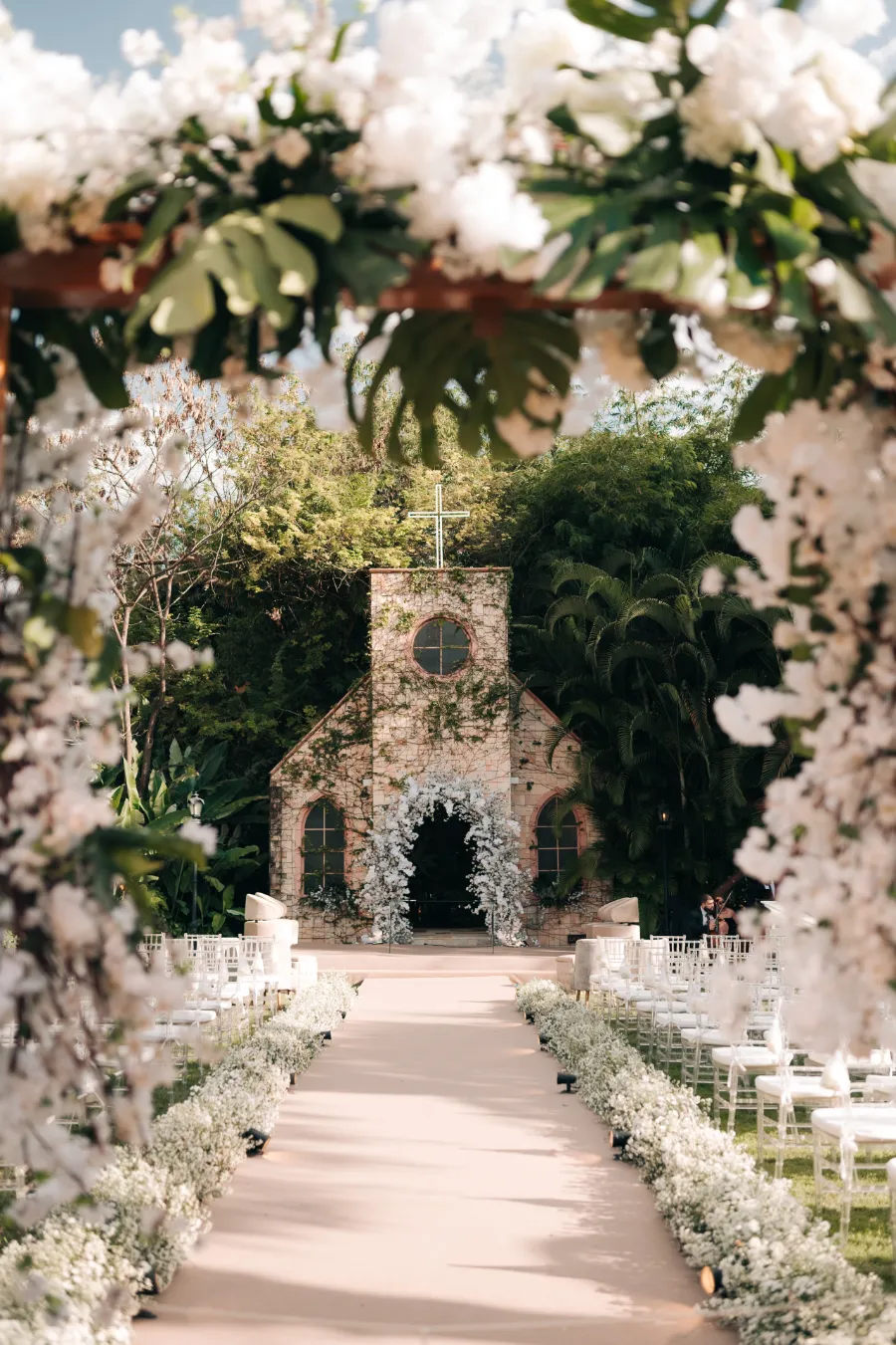 espaço de casamento com capela ao ar livre