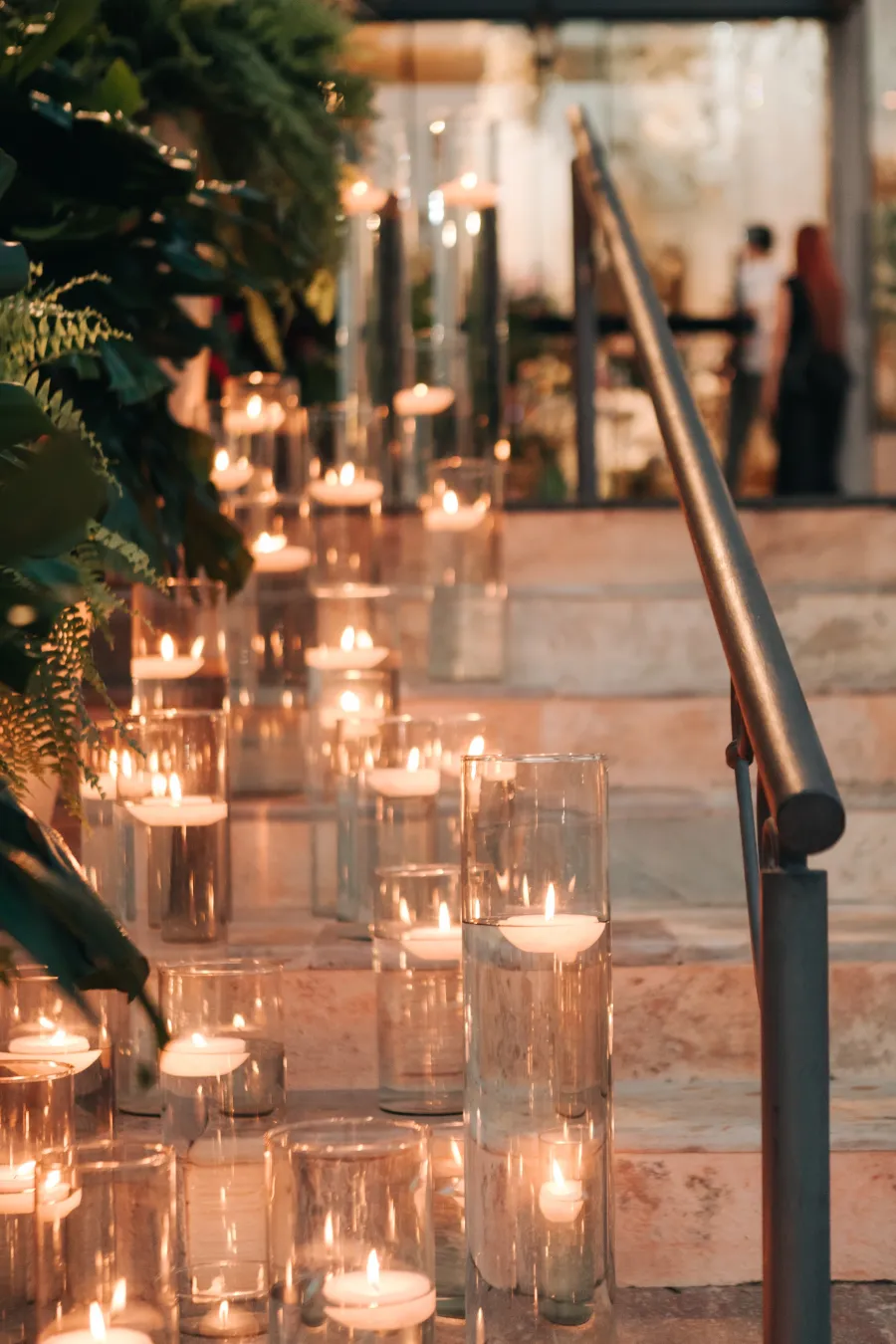 vidros decorados com água e velas