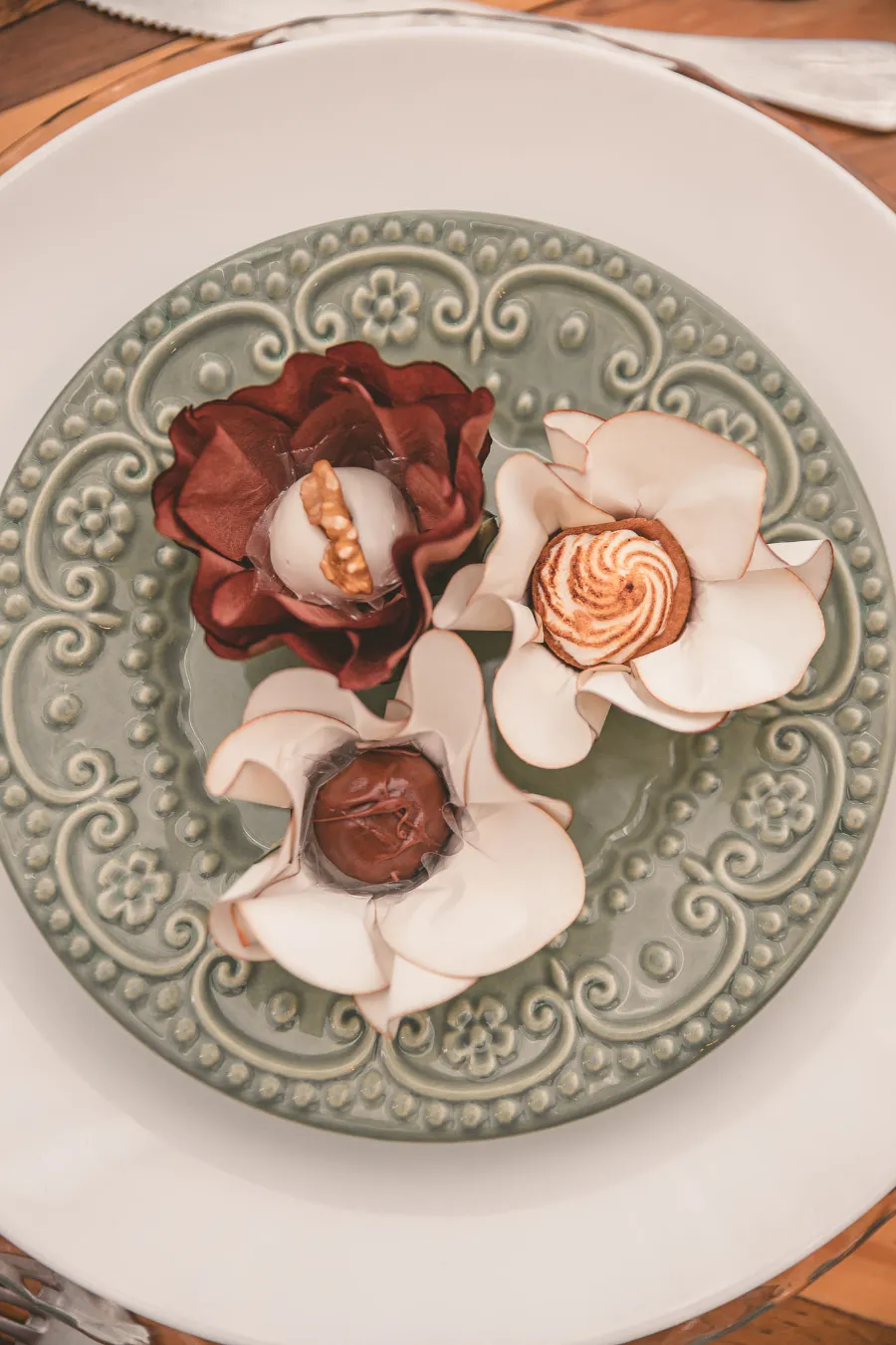 prato com doces de casamento