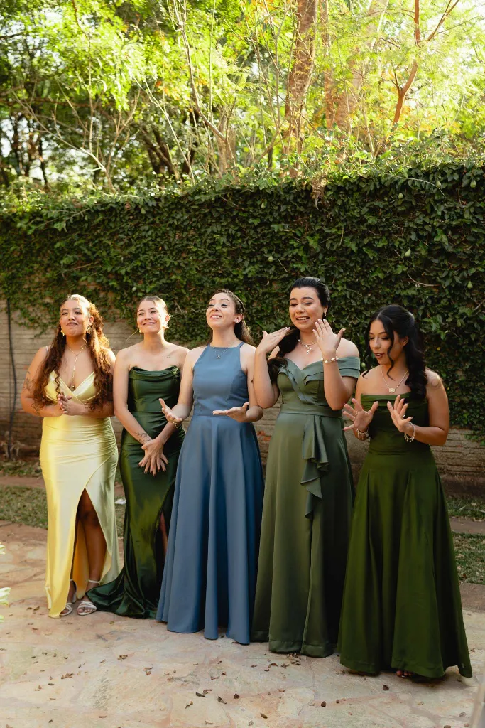 first look com as madrinhas de casamento