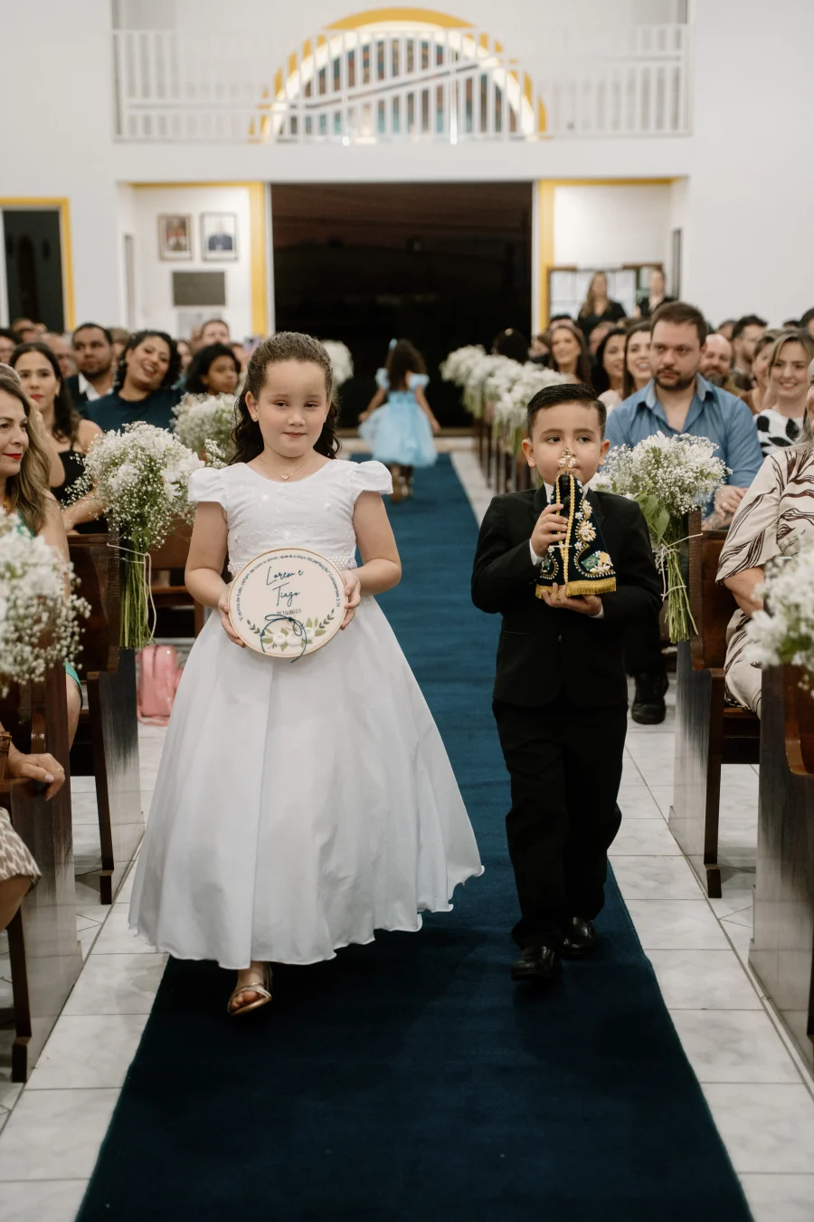 entrada de daminha e pajem no casamento na igreja
