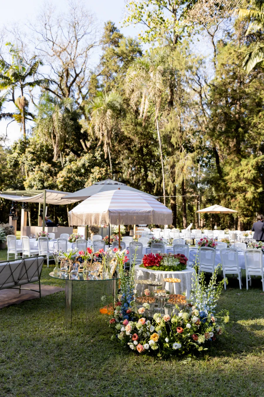 mesas decoradas com flores