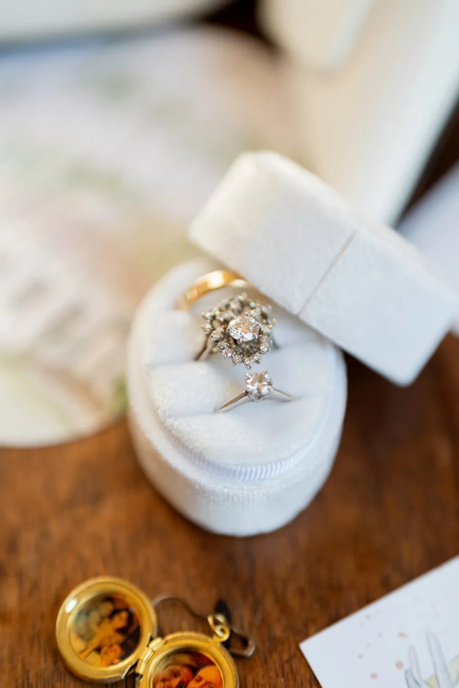 porta alianças com aneis