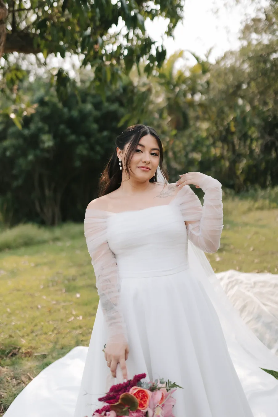 noiva com buque rosa